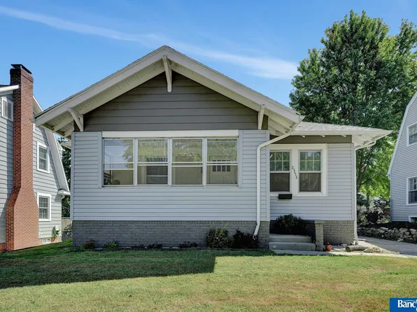 2352 S 27th St, Lincoln, NE 68502
