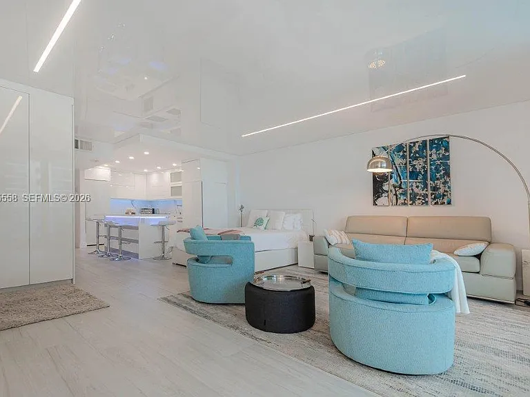2301 Collins Ave #811 — Photo 11