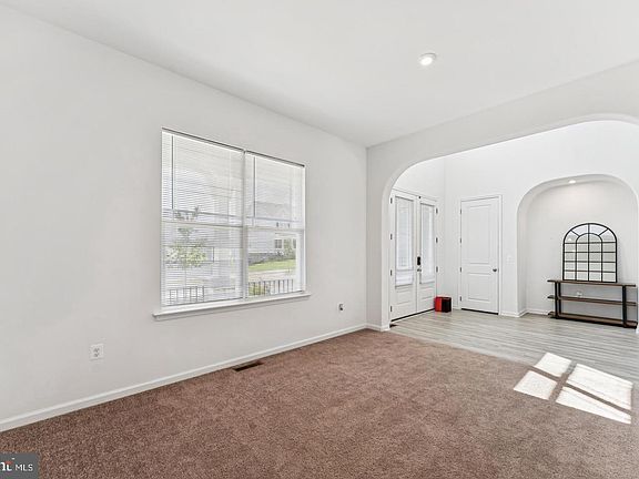 5th image of 58 Boxelder Dr