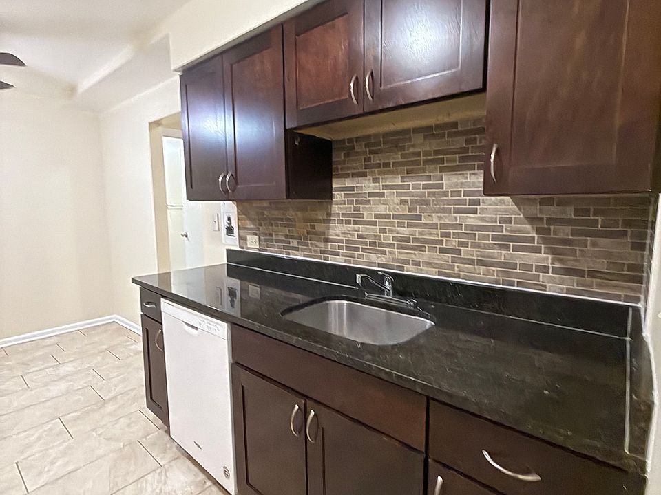 1st image of 610-205 N Lincoln Ave #G03