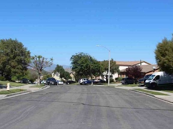Exterior Neighborhood (street photo)