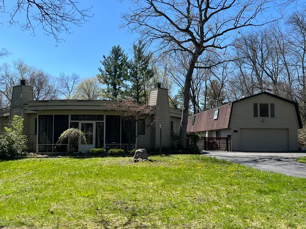 8801 Hickory Ln, Wonder Lake, IL 60097