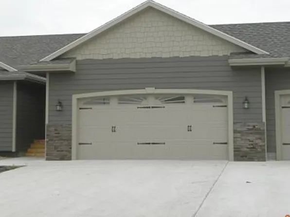 1117 38th St, Spirit Lake, IA 51360