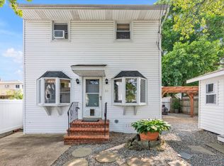 13 7th St, Bayville, NY 11709