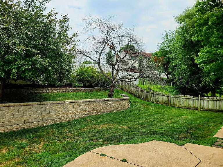 1146 Carrington Dr — Photo 3