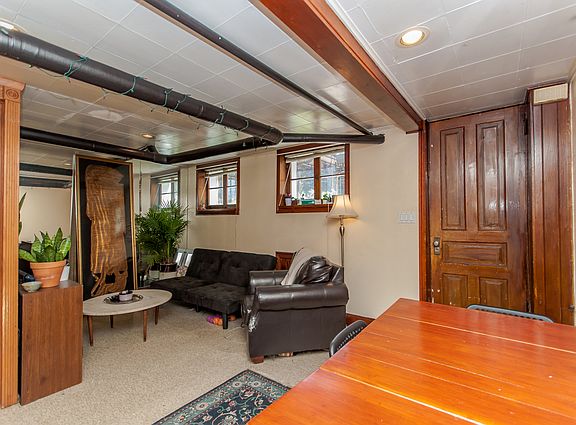 4th image of 950 W Dickens Ave #G