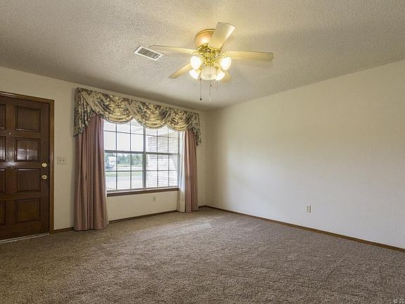 4th image of 323 W Laura St