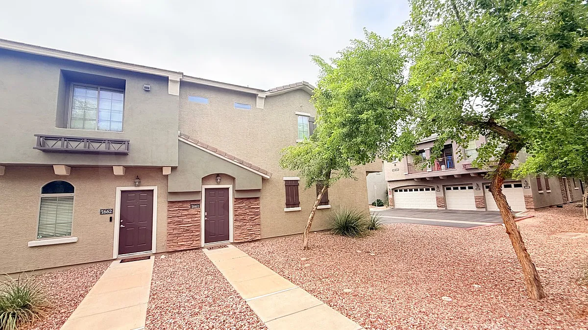 2 bed, 2.0 bath, 1135 sqft, $1,999 — Photo 1