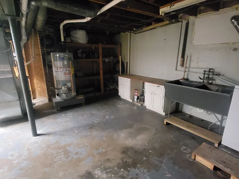 300 W Liberty St — Photo 16