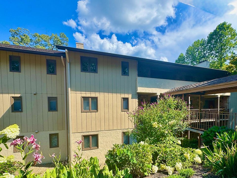 1st image of 224 Woodland Rd Unit 302