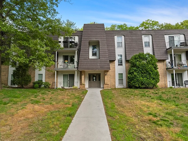 7 Shadowbrook Ln #34 — Photo 16