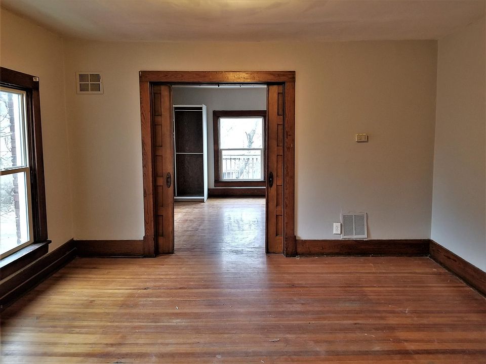 1st image of 114 N Leonard St APT 4