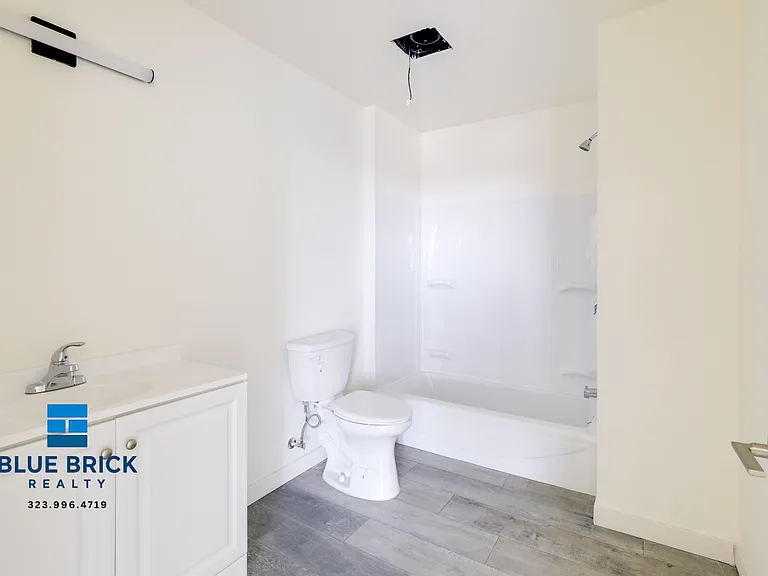 4324 S Vermont Ave #502 — Photo 8
