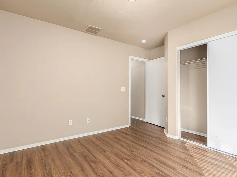1621 E Ash Ave — Photo 15