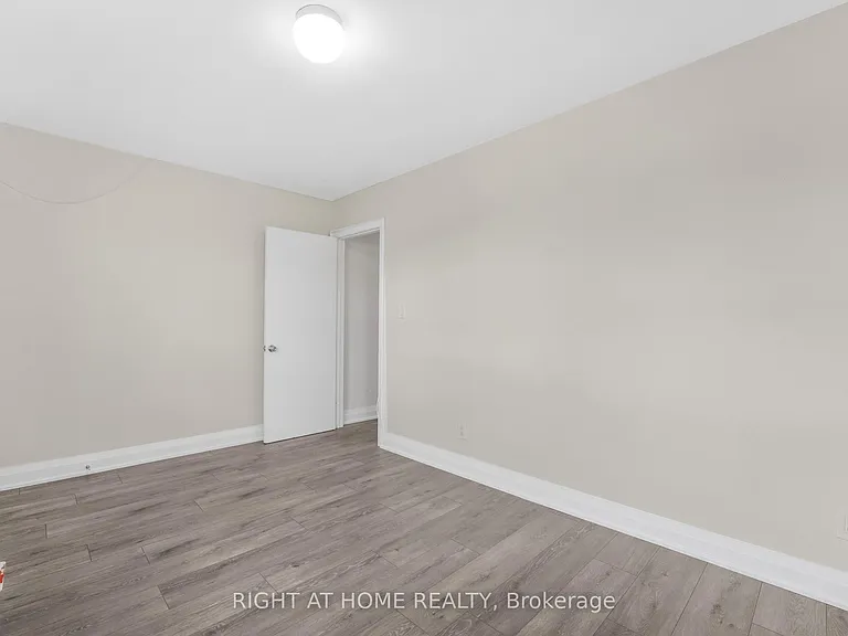 1698A Eglinton Ave W — Photo 17