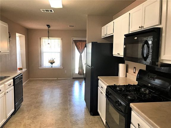 4th image of 422 Paddington Dr
