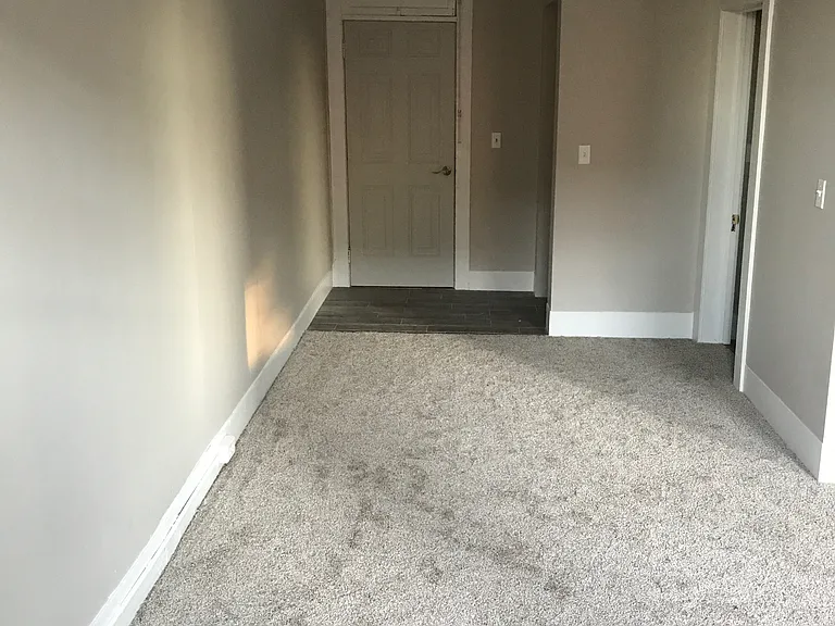 143 N Jackson St — Photo 4