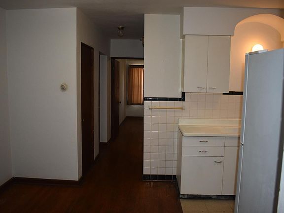 4th image of 4993 Mardel Ave