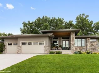 10657 NW 74th Pl, Johnston, IA 50131