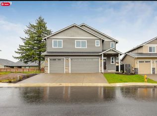 207 NE Regan Hill Loop #B, Estacada, OR 97023