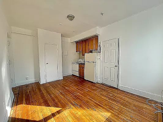 2nd image of 170 E 19th St #6