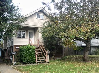 328 E 20th St, North Vancouver, BC V7L 3A7