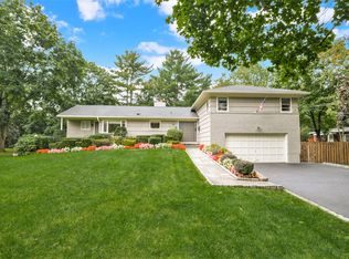 38 Rocking Horse Trl, Pt Chester, NY 10573