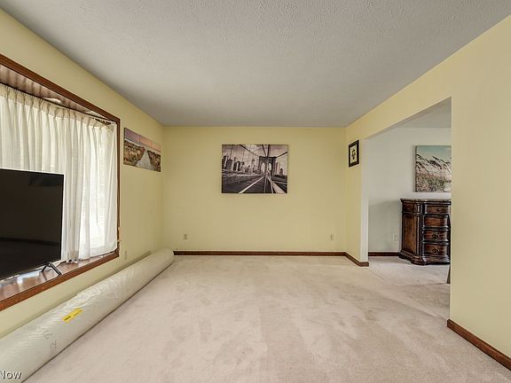 4th image of 171 Mission Dr