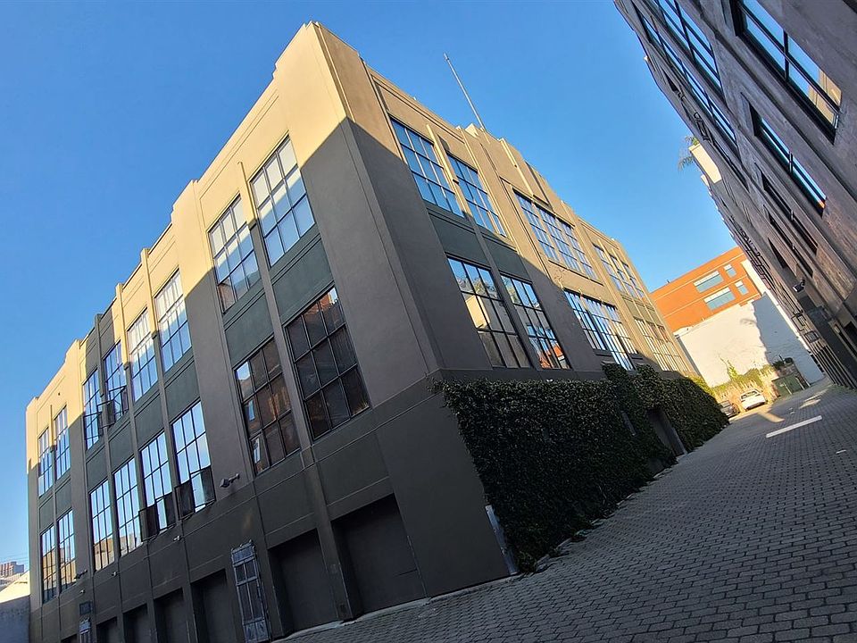 1st image of 1 Clarence Pl Unit 13