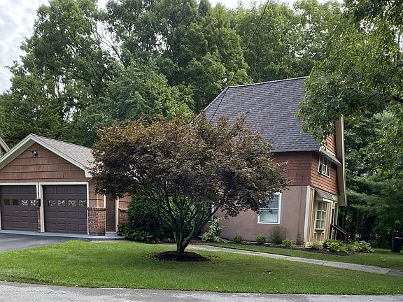 4th image of 2 Carriage House Ln