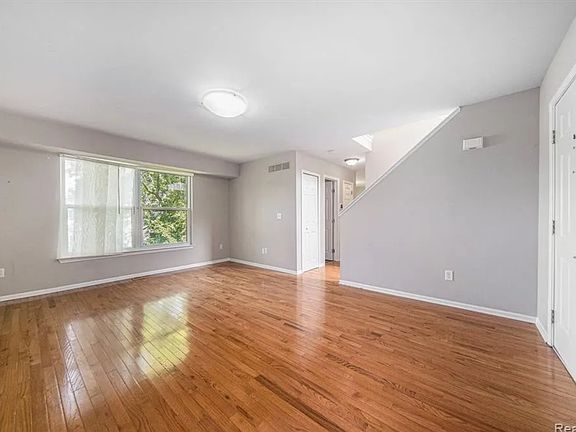 5th image of 154 Westover Ave