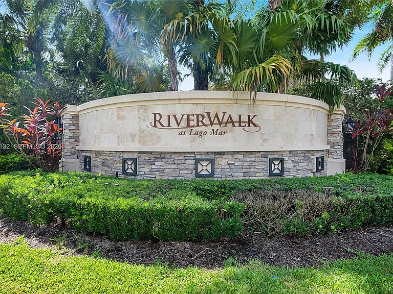 13005 Riverwalk Cir N — Photo 35