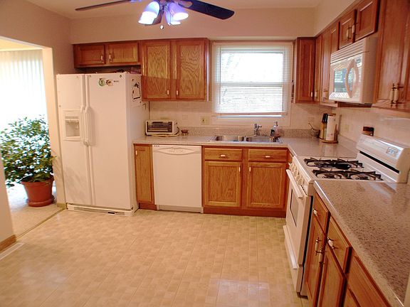 3rd image of 368 Dorset Ct