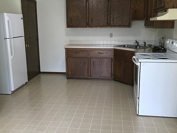 4th image of 1209 Meadow Ln