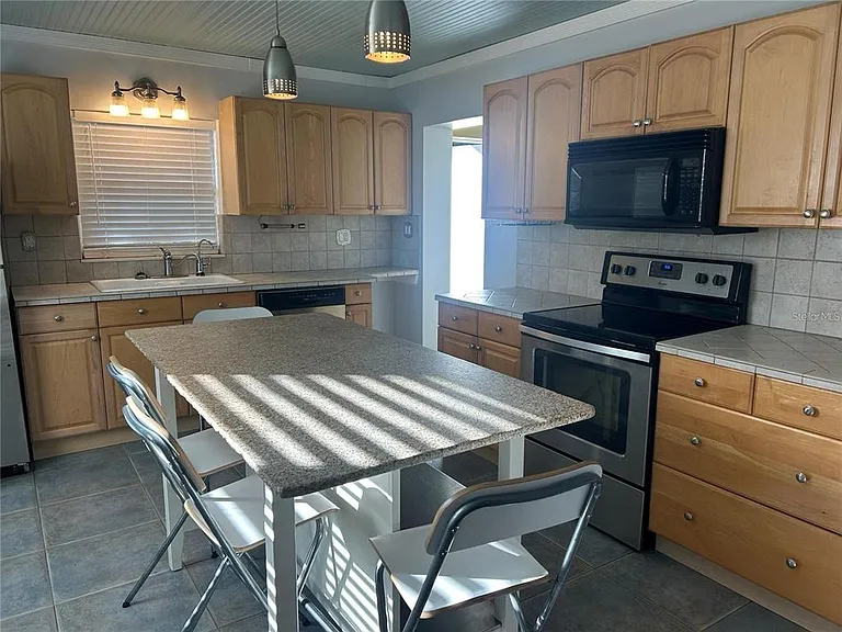 1332 N Fern Creek Ave — Photo 4