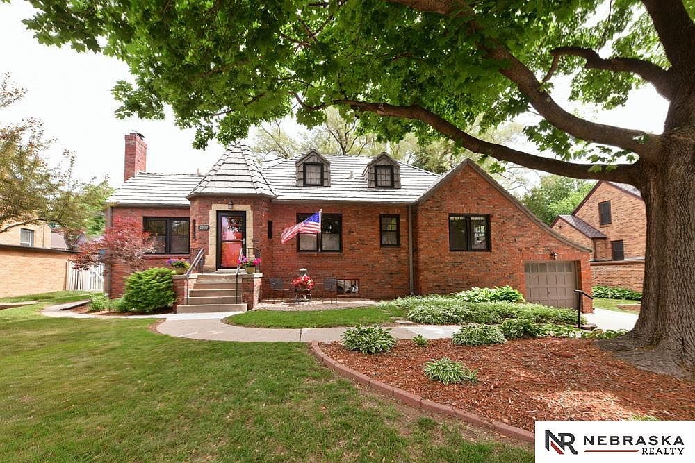 2207 Country Club Ave, Omaha, NE 68104 Zillow