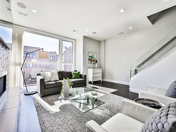3rd image of 1834 W Armitage Ave #2