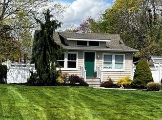 15 Charles Pl, Center Moriches, NY 11934