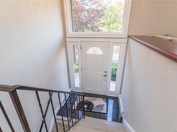 5th image of 109 Sylvan Way