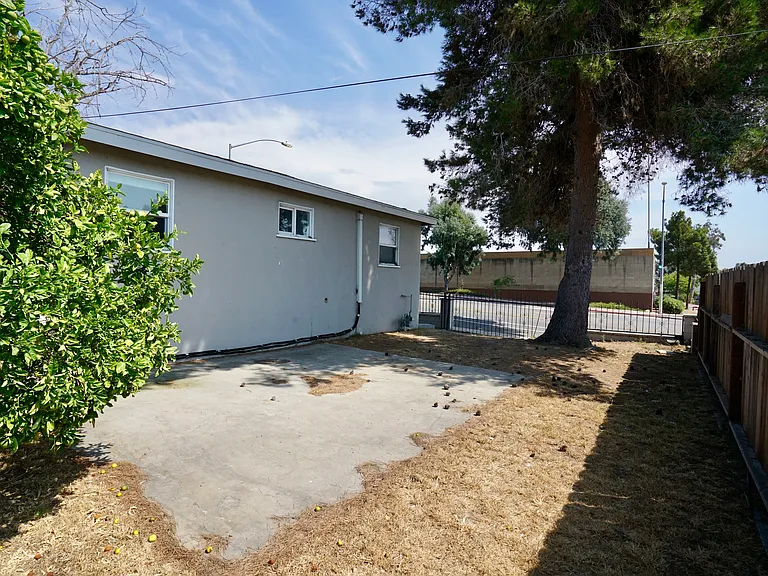 3996 Market St — Photo 17