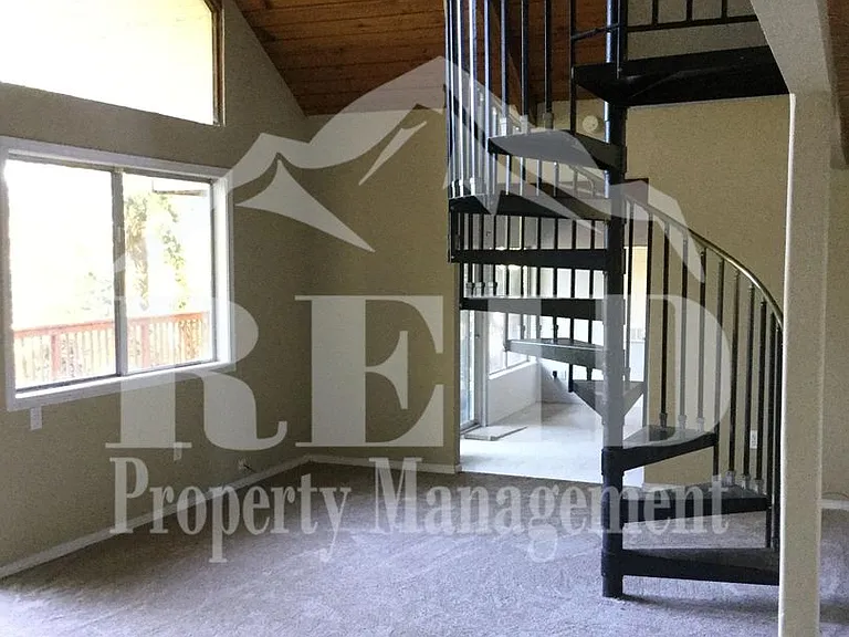 671 Creekside Dr — Photo 11