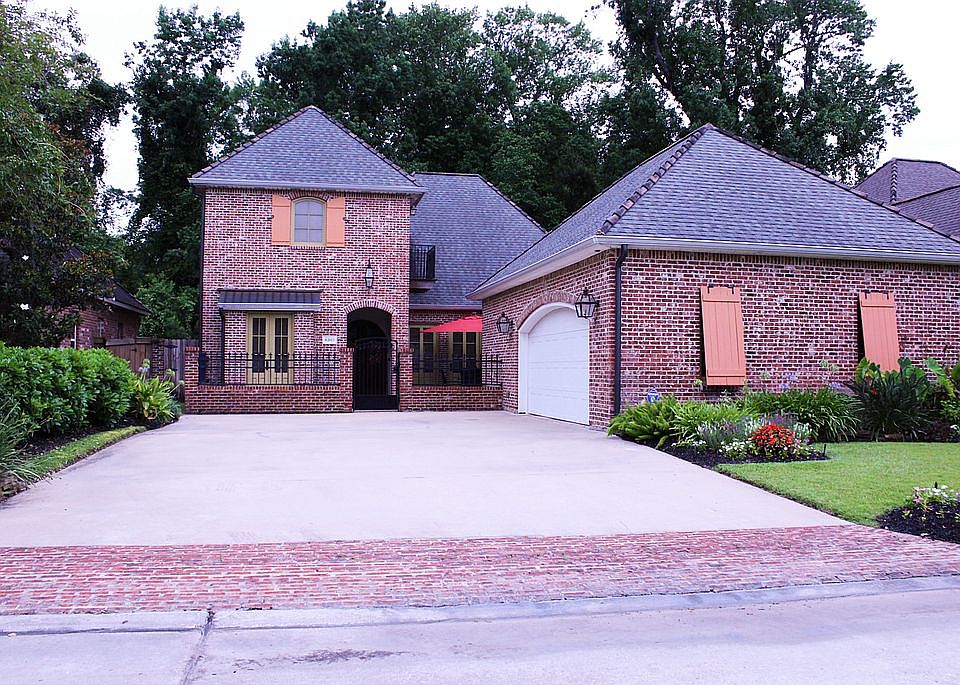 Front elevation - curbside