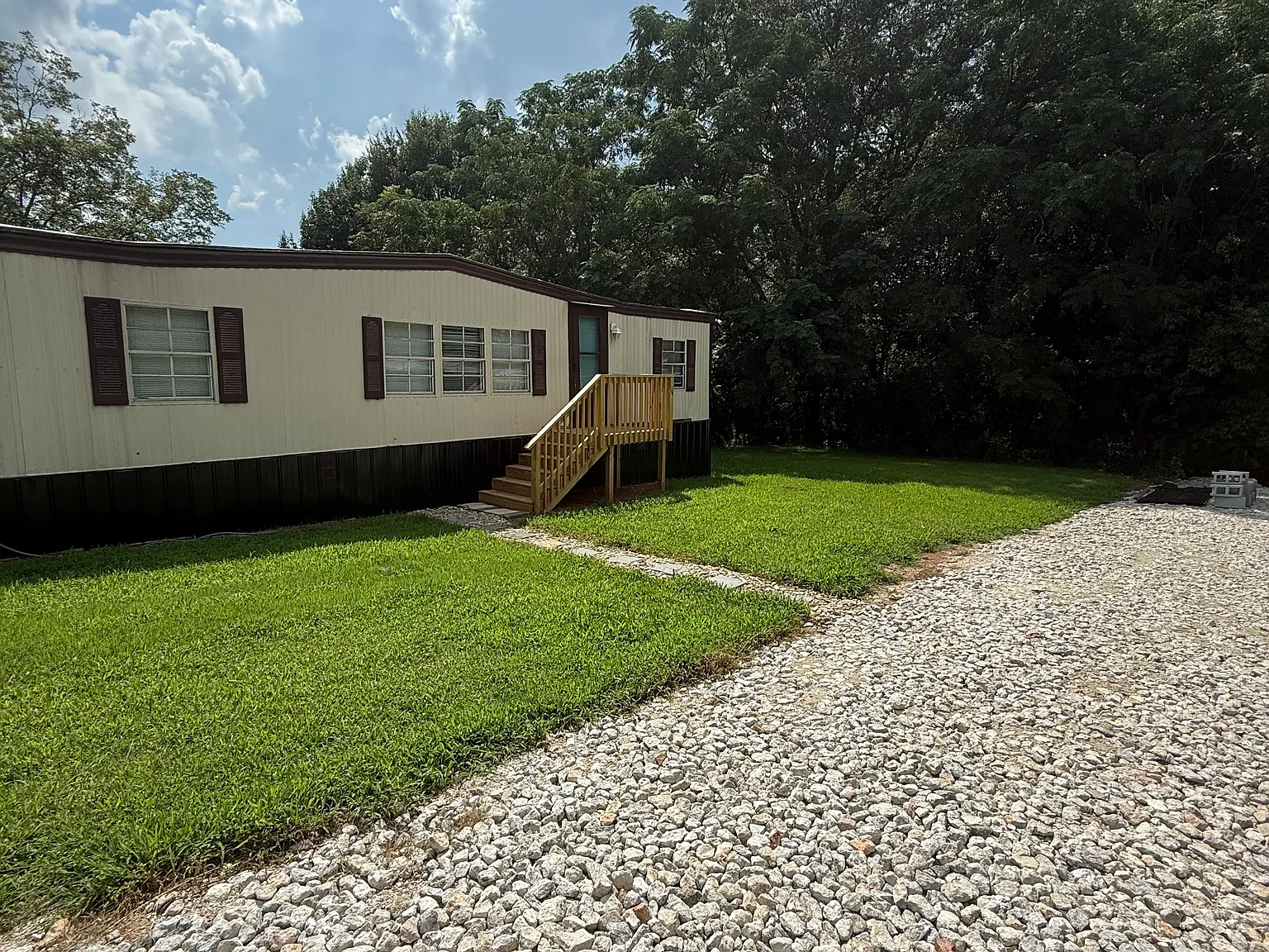 2 bed, 944 sqft, $1,200 — Photo 1