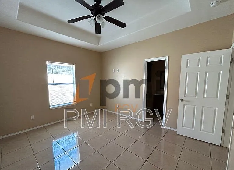 2708 Primrose #4 — Photo 16