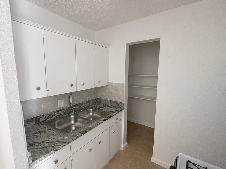 Sun Valley Apartments — Photo 49