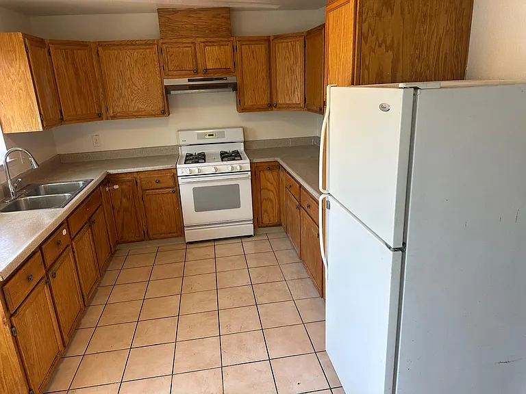 25538 Delmar Ave #10 — Photo 15