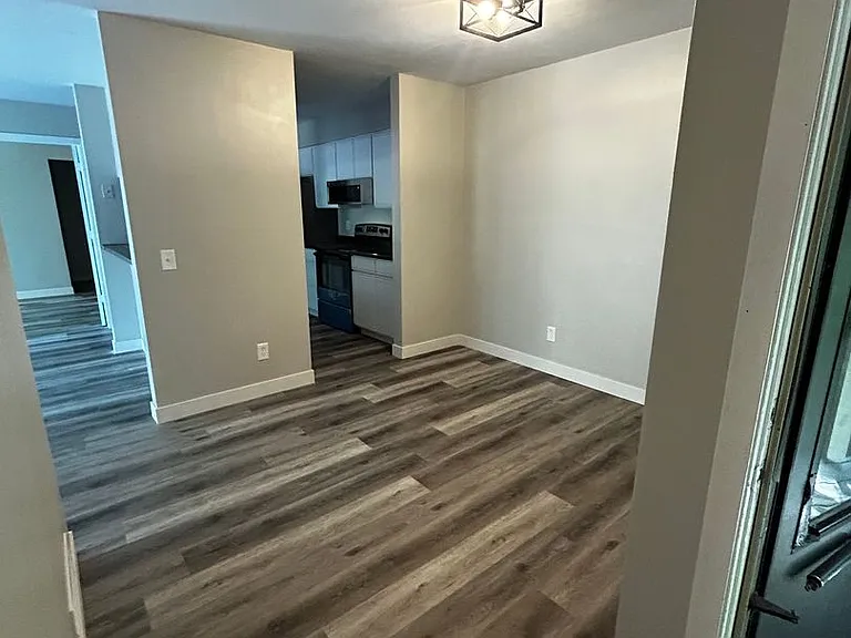 1320 Riverside Dr — Photo 16
