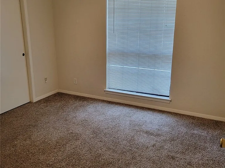 1802 Leona Dr — Photo 11