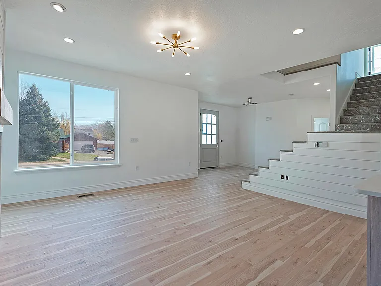 75 N 200 E — Photo 12