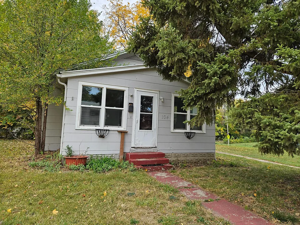 104 S Huttig Ave